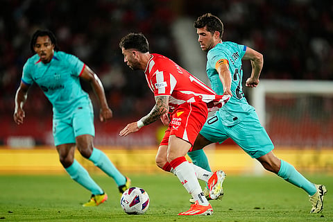 Sergi Roberto challenges Adri Embarba